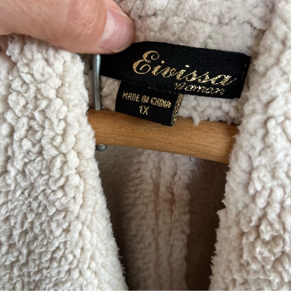 Faux suede sherpa style vest. 1X - Picture 7 of 9